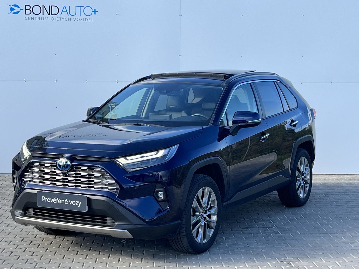 Nabídka vozu Toyota RAV4 2.5 Benzín 2022 999 900 Kč s DPH AUTOBOND PLUS