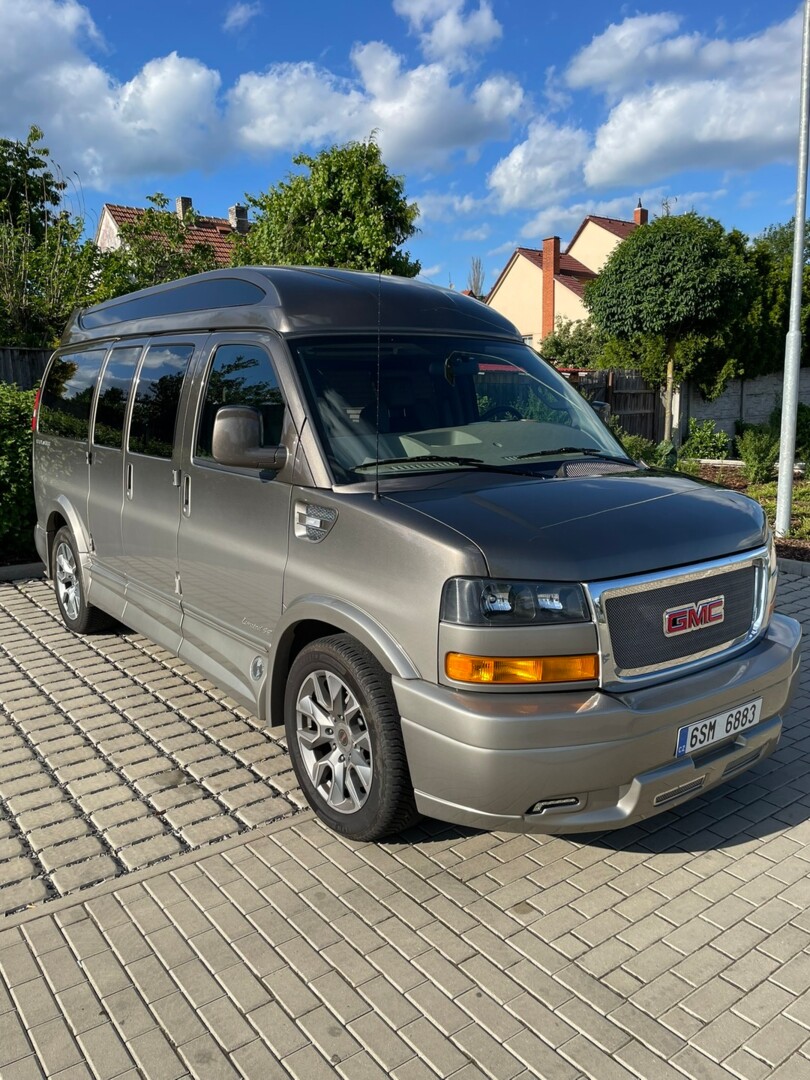 GMC Savana