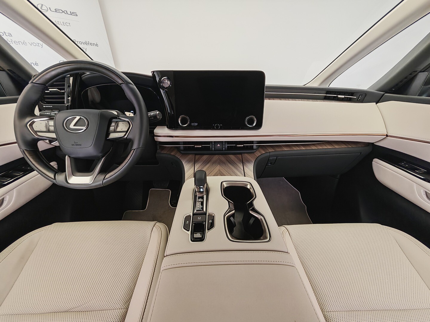 Lexus LM
