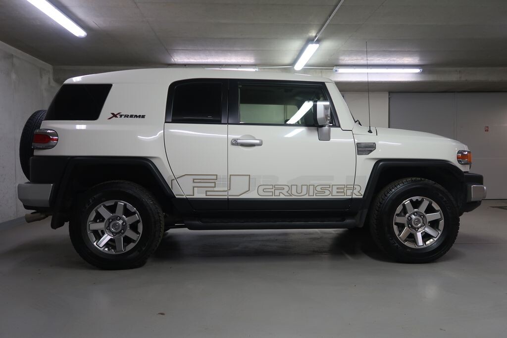 Toyota FJ