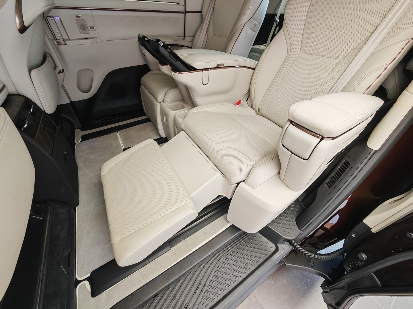 Lexus LM