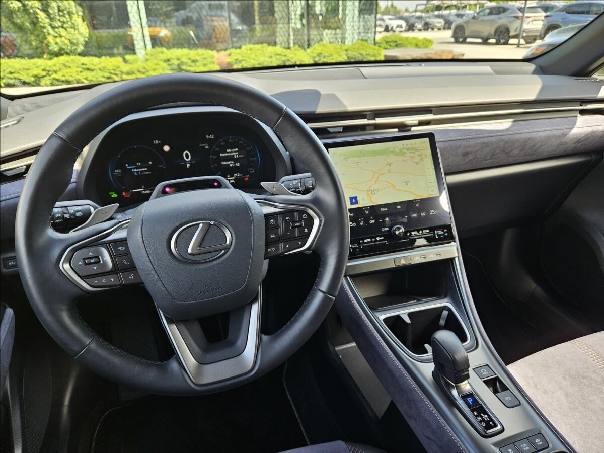 Lexus LBX