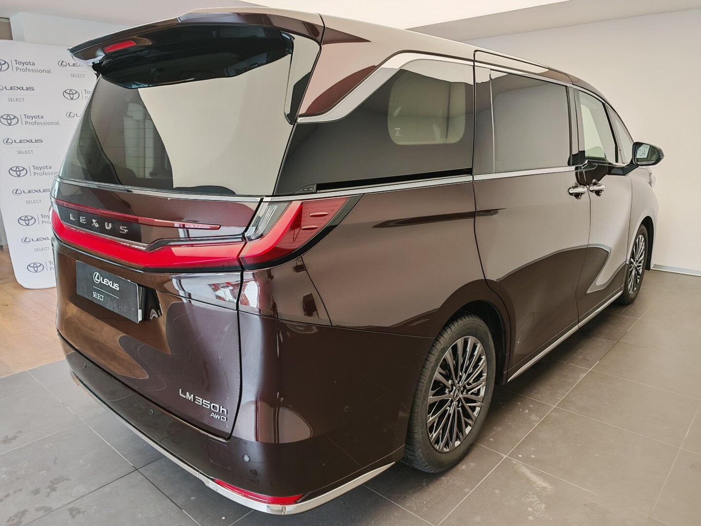 Lexus LM