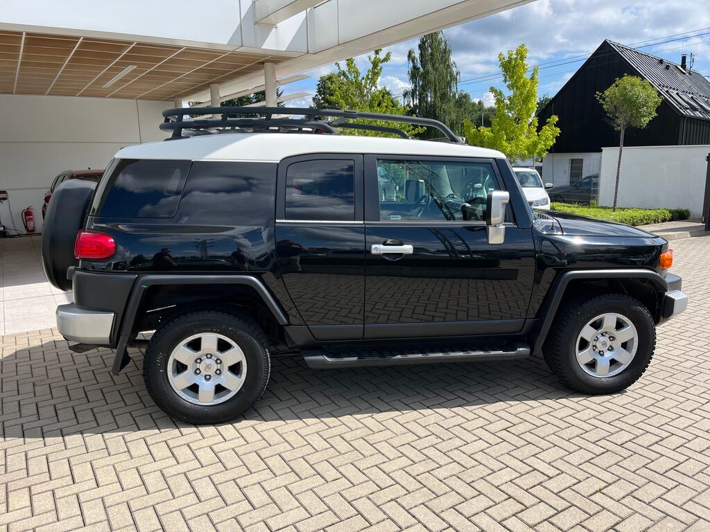 Toyota FJ