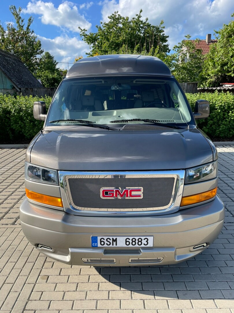 GMC Savana