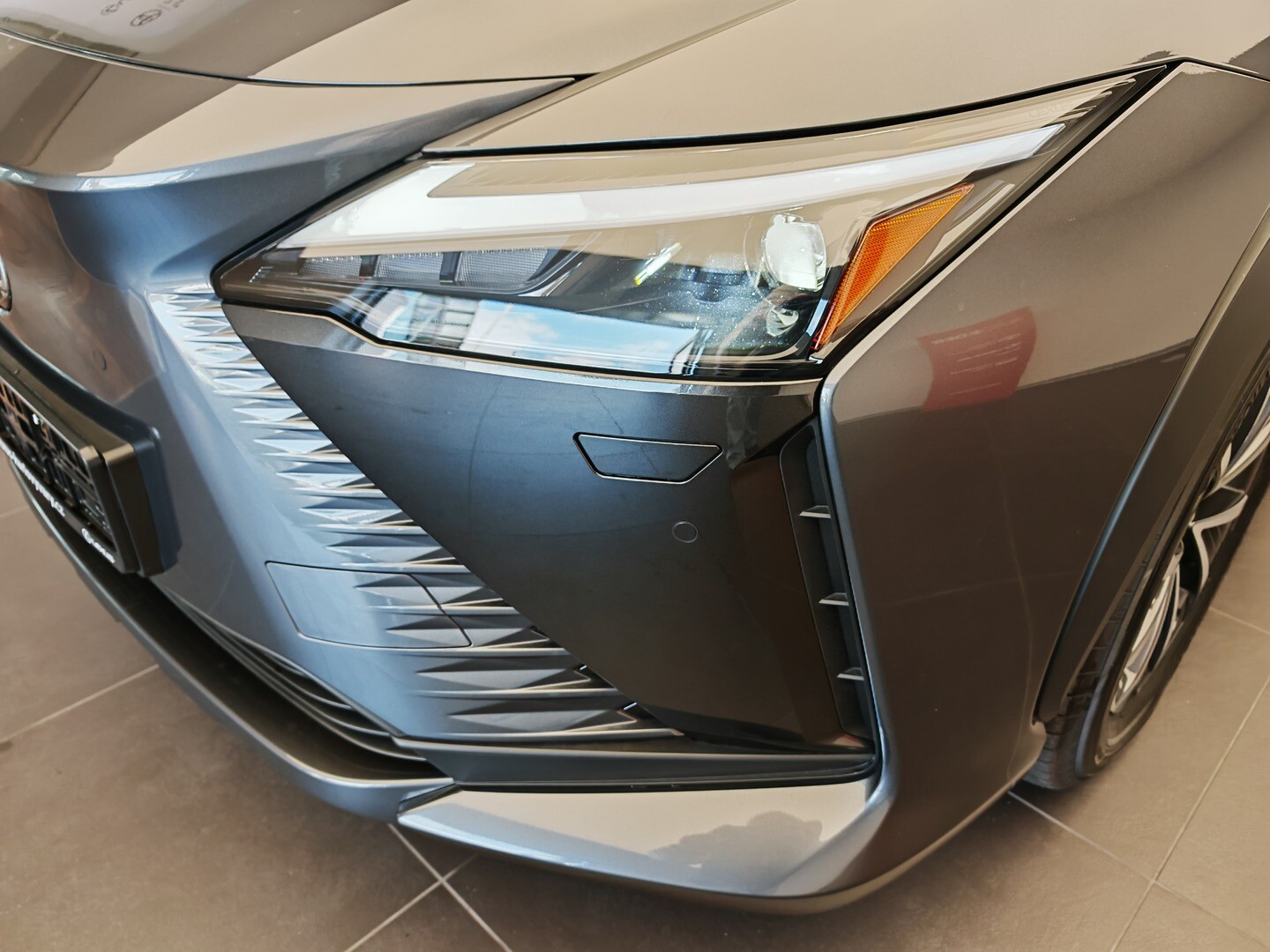 Lexus RZ