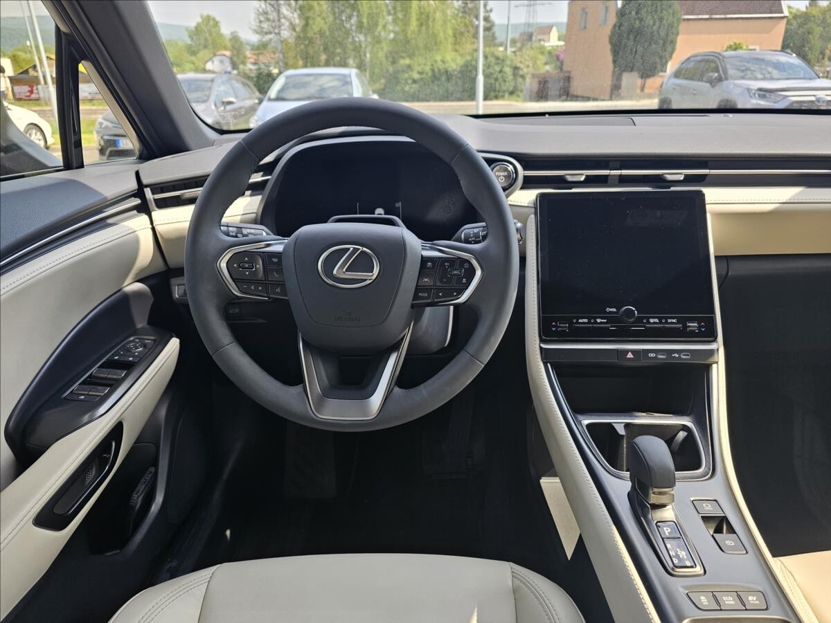 Lexus LBX