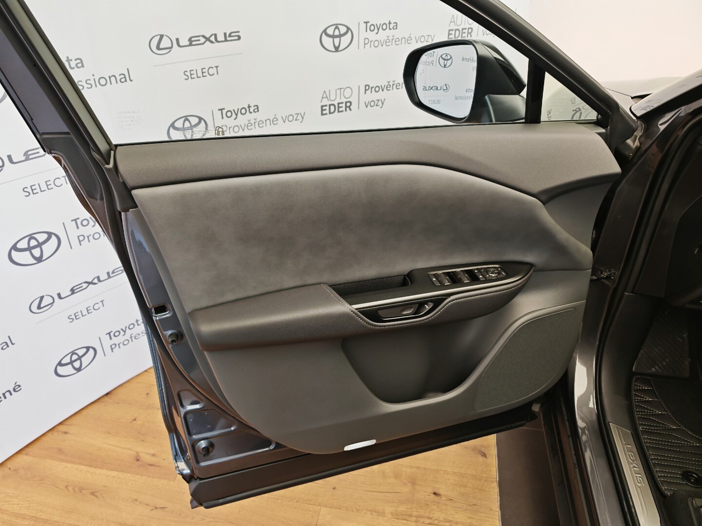 Lexus RZ