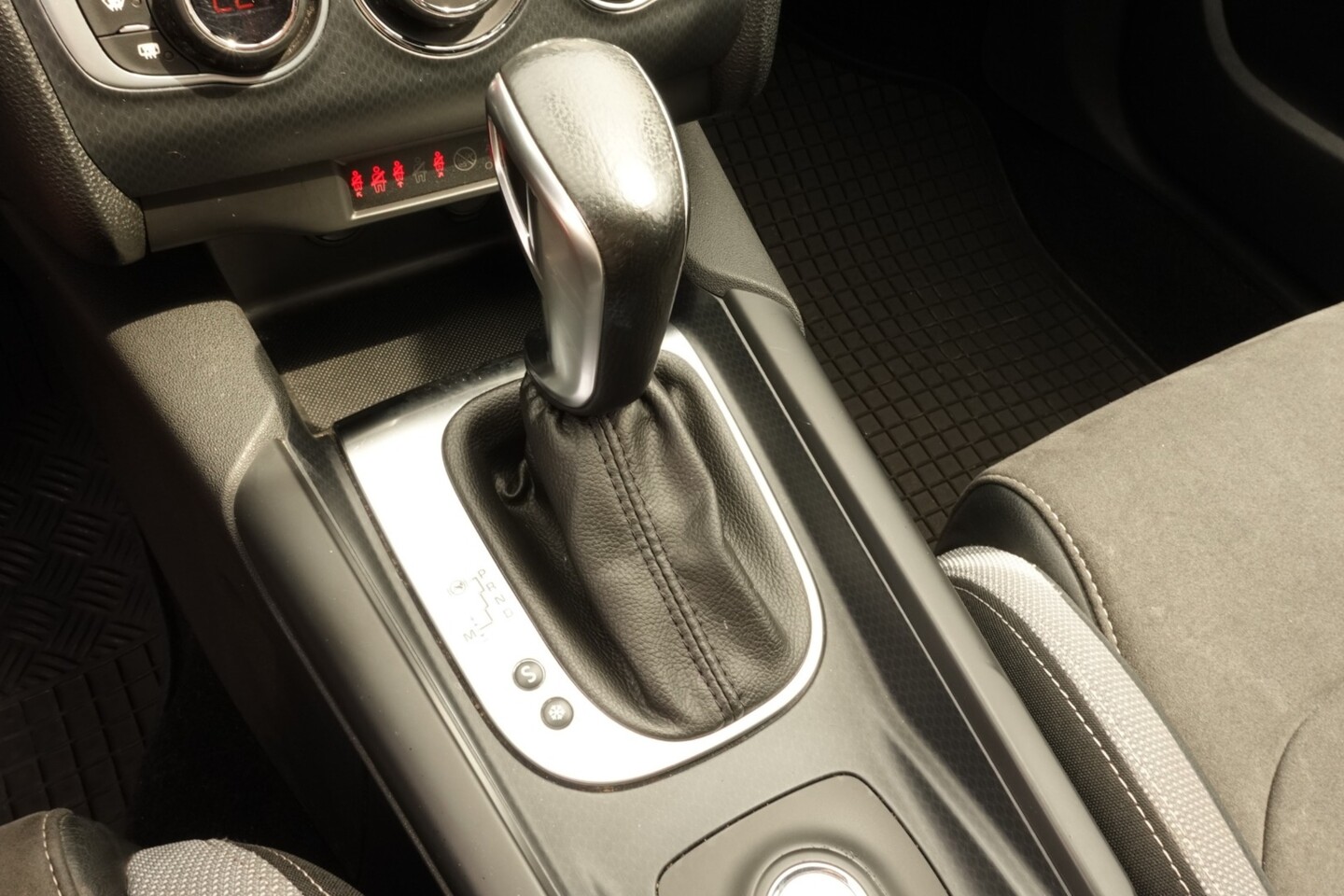 DS Automobiles DS 4