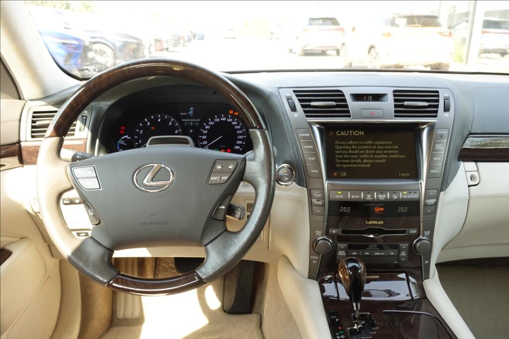 Lexus LS