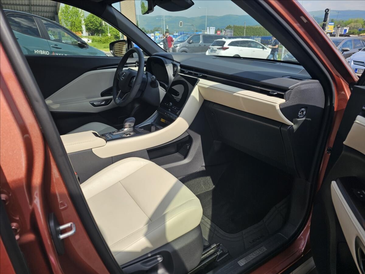 Lexus LBX