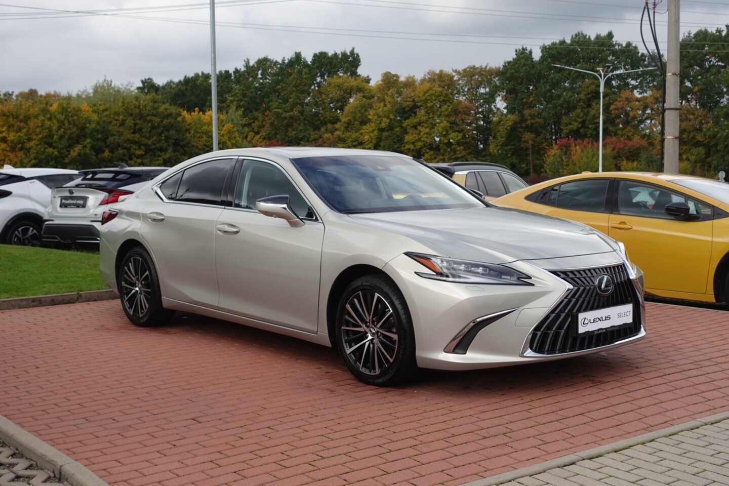 Lexus ES