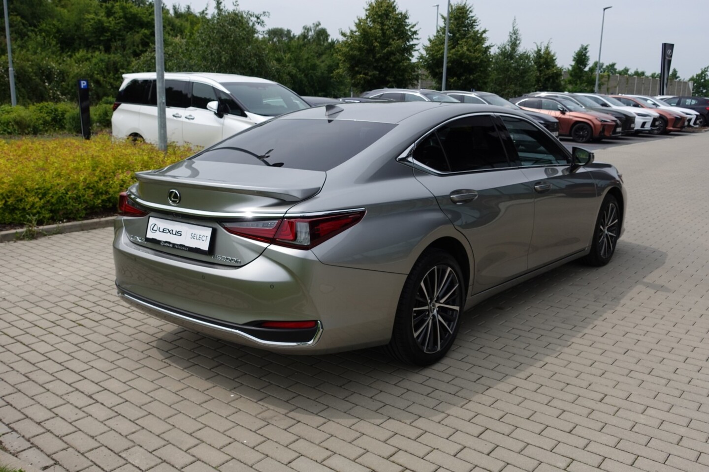 Lexus ES