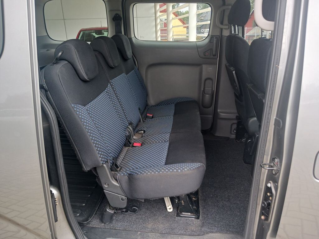 Nissan NV200