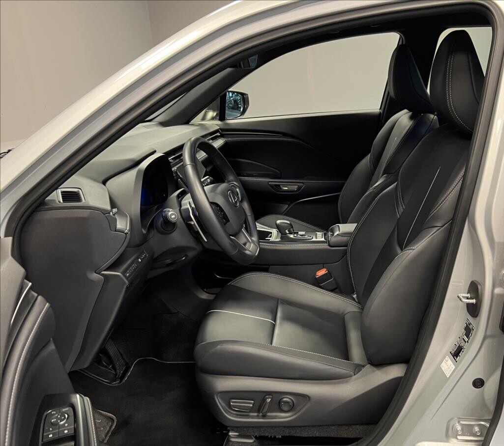 Lexus LBX