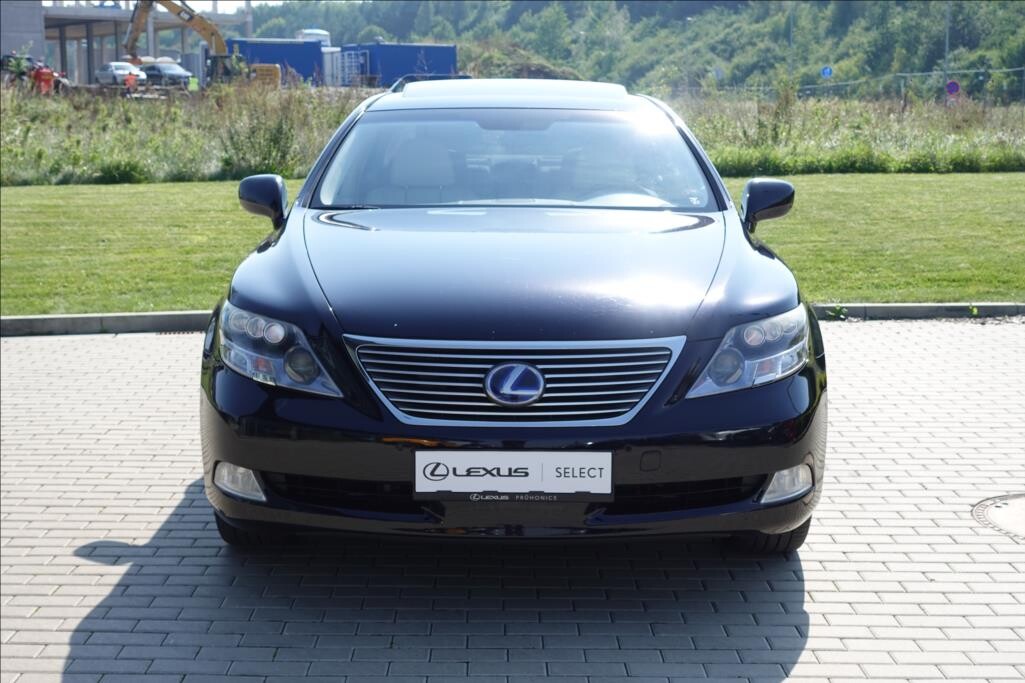 Lexus LS