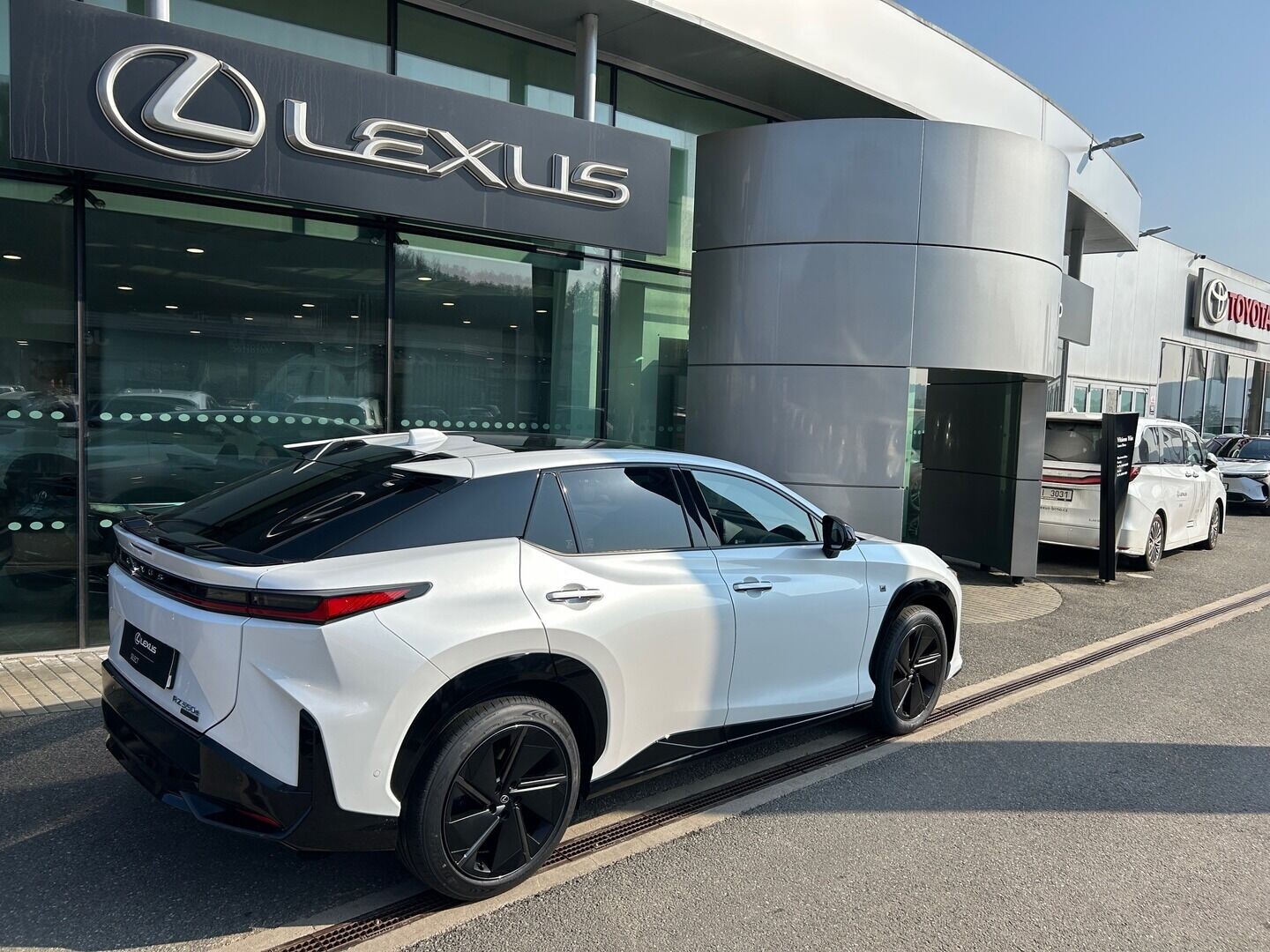 Lexus RZ
