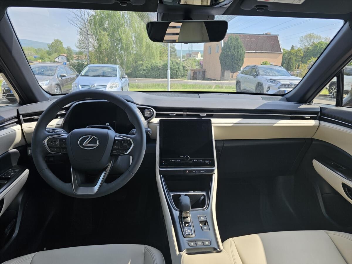 Lexus LBX