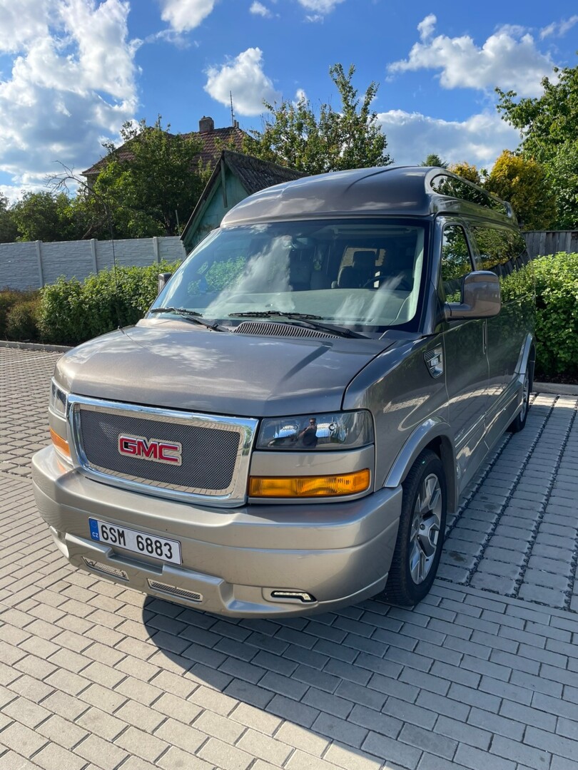 GMC Savana