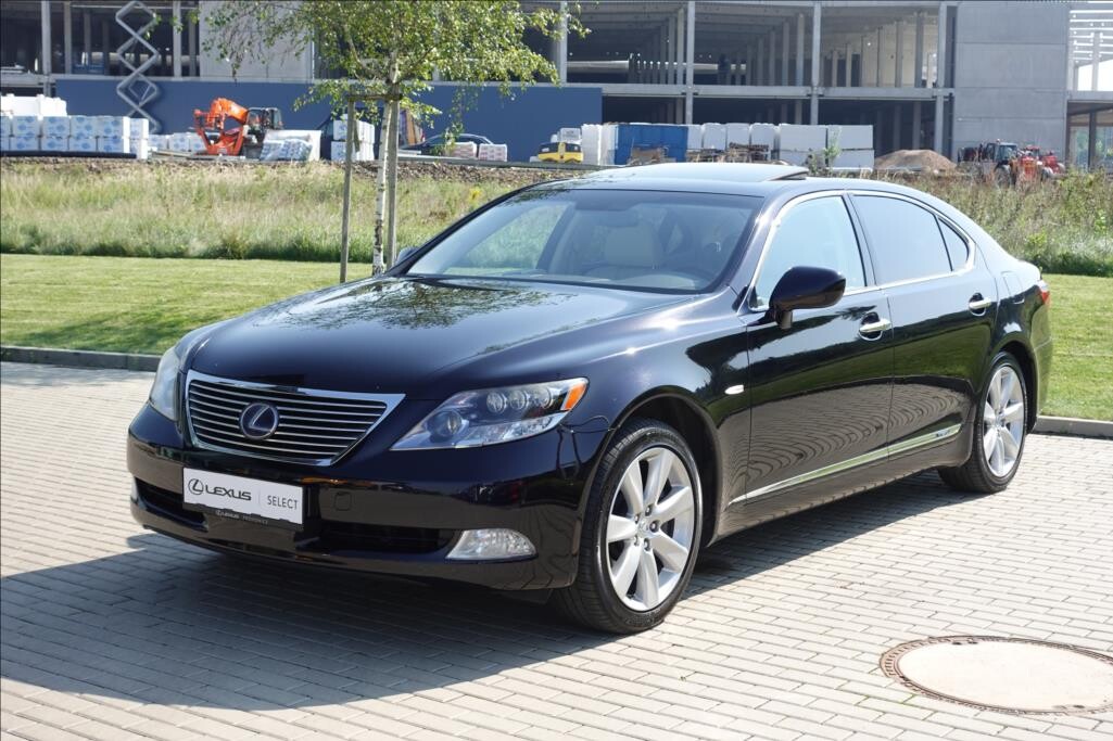 Lexus LS