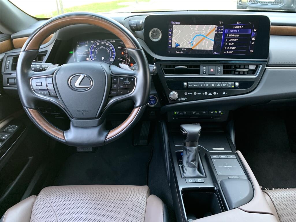 Lexus ES