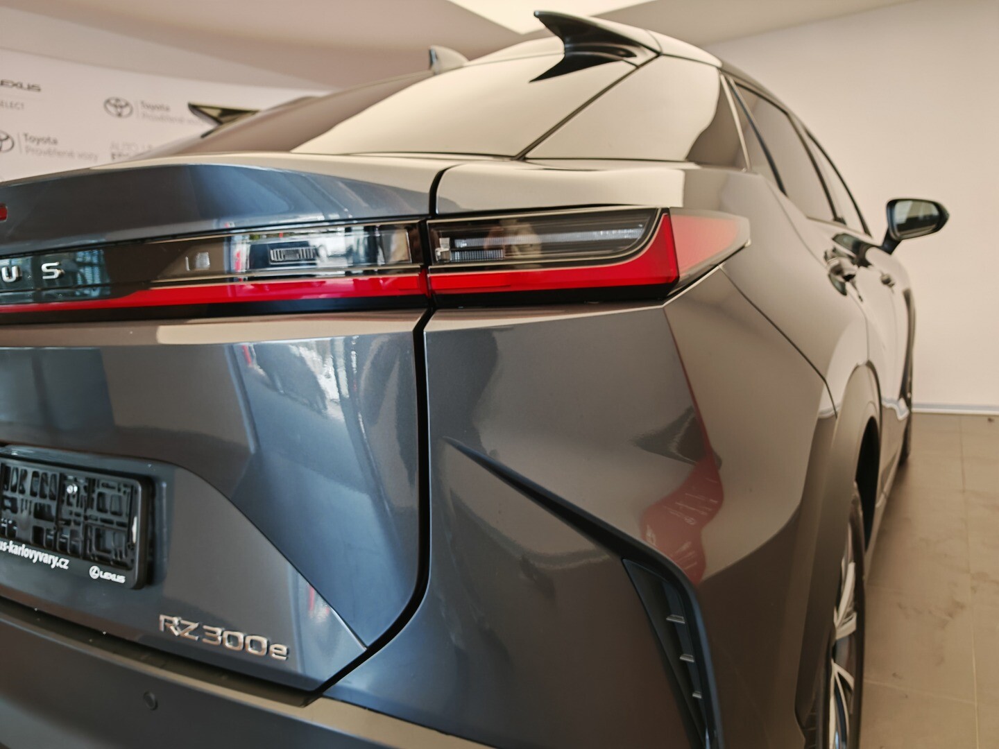 Lexus RZ