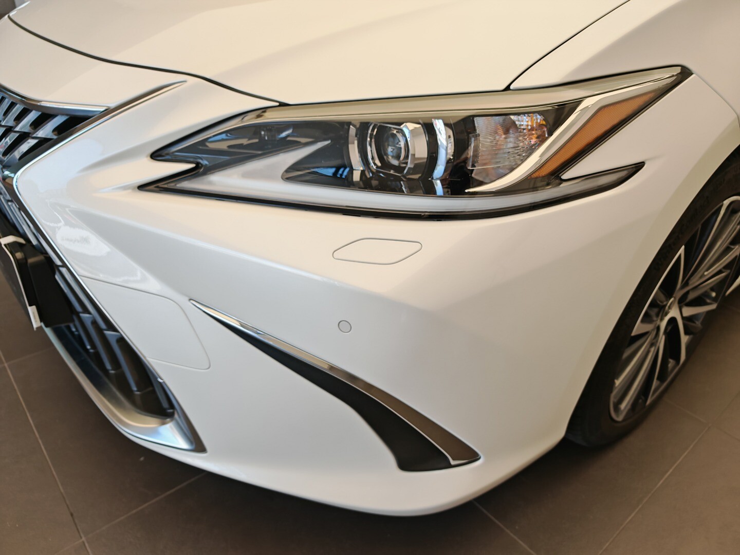 Lexus ES