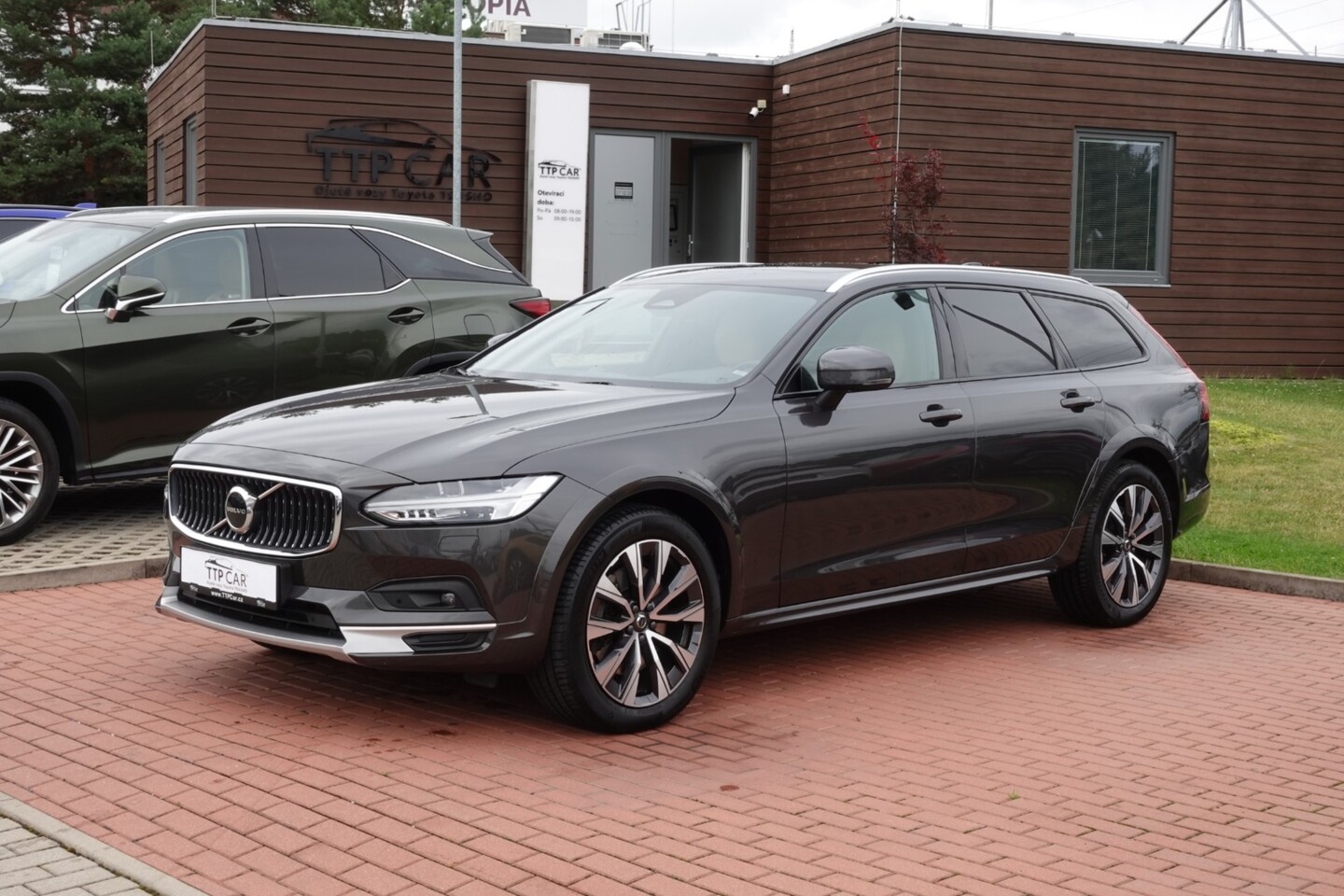 Volvo V90 Cross Country