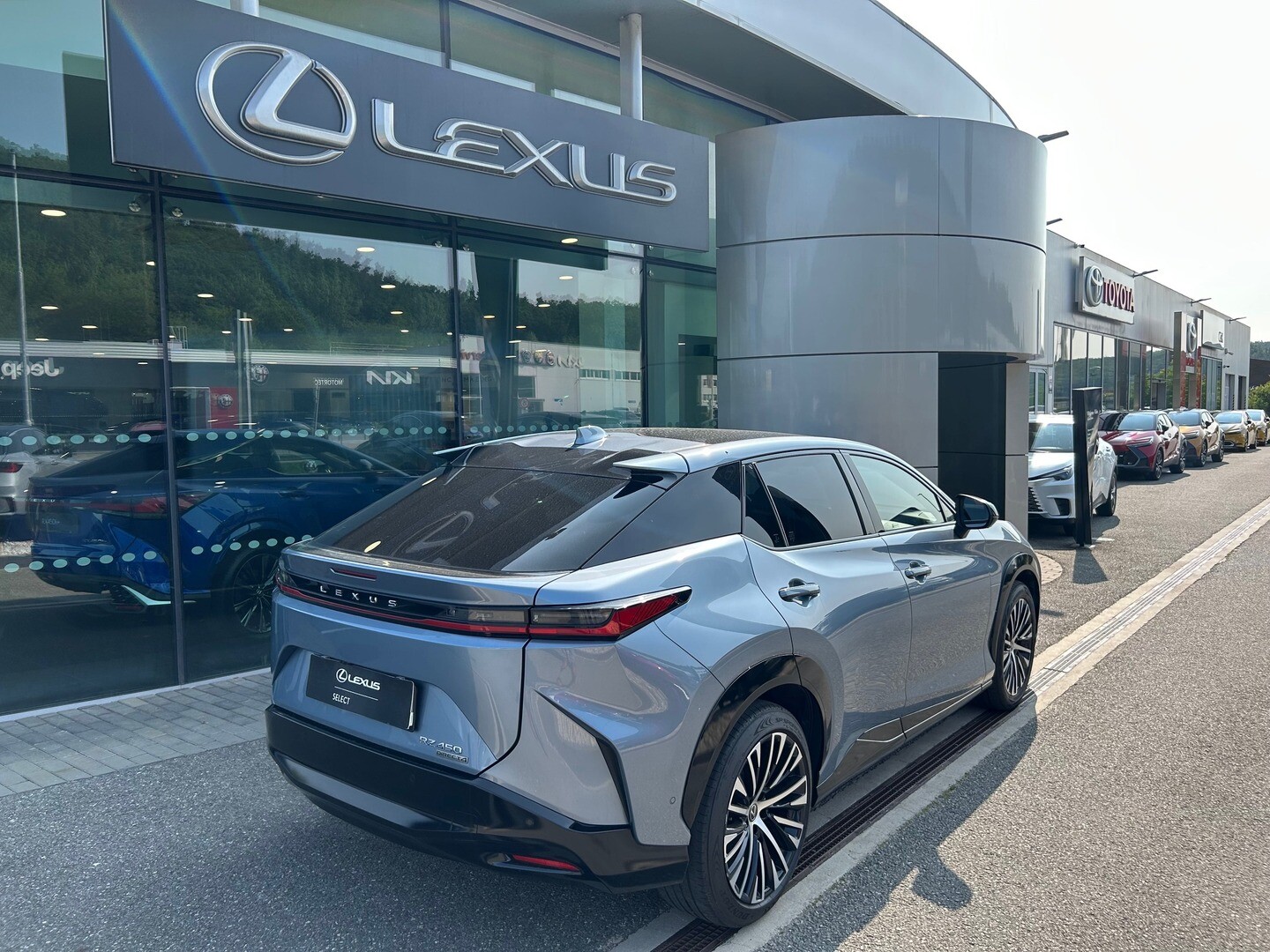 Lexus RZ