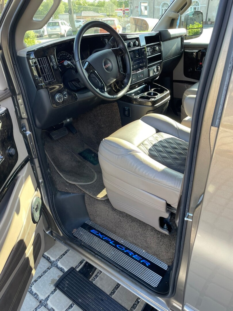 GMC Savana