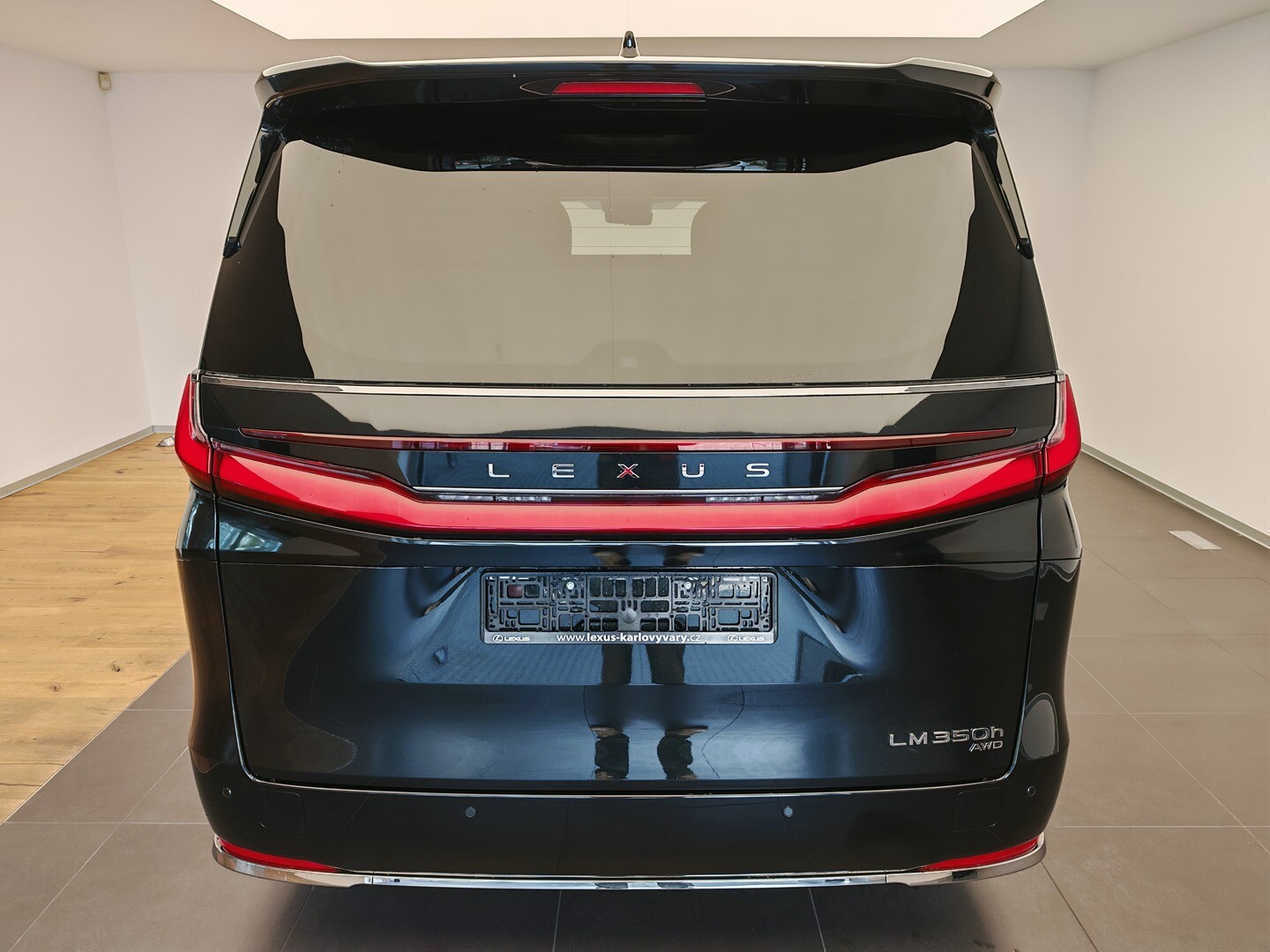 Lexus LM