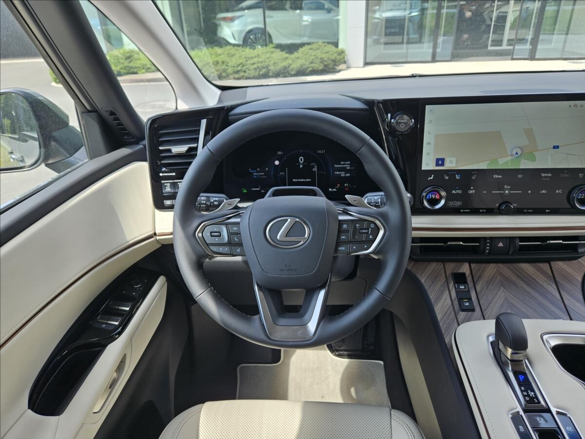 Lexus LM