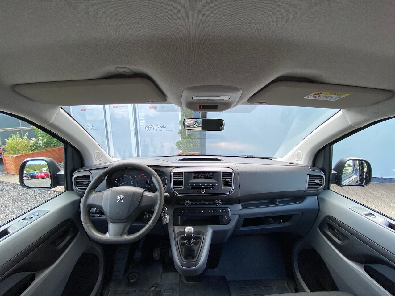 Peugeot Traveller