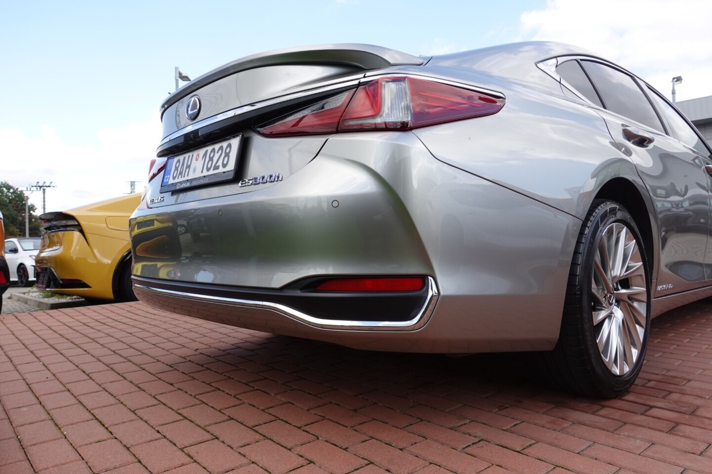 Lexus ES