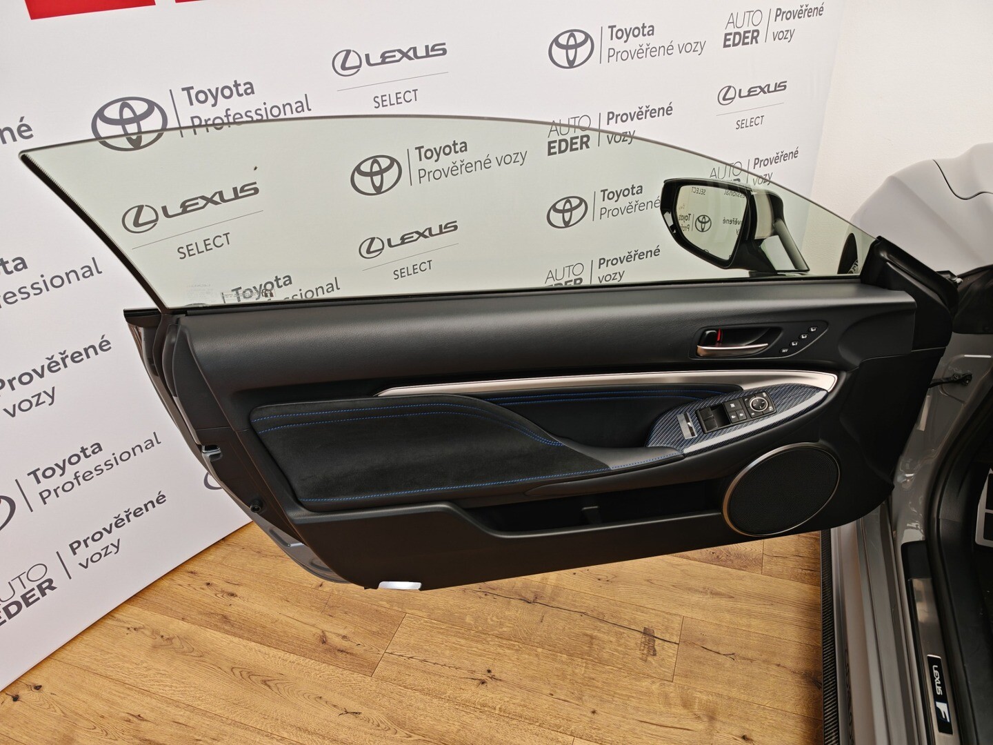 Lexus RC