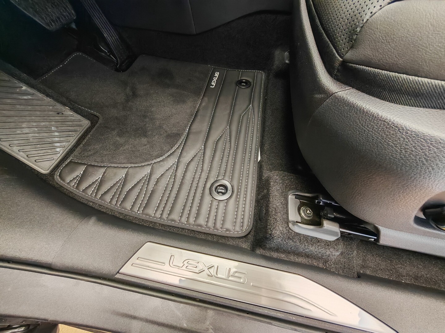 Lexus RZ