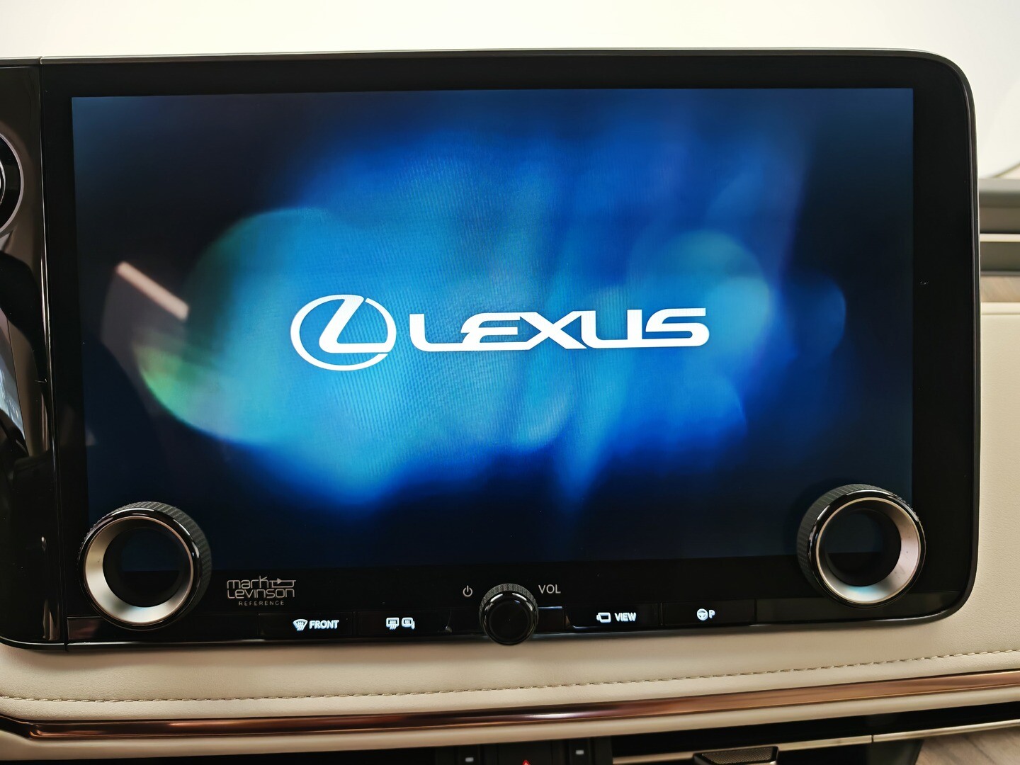 Lexus LM