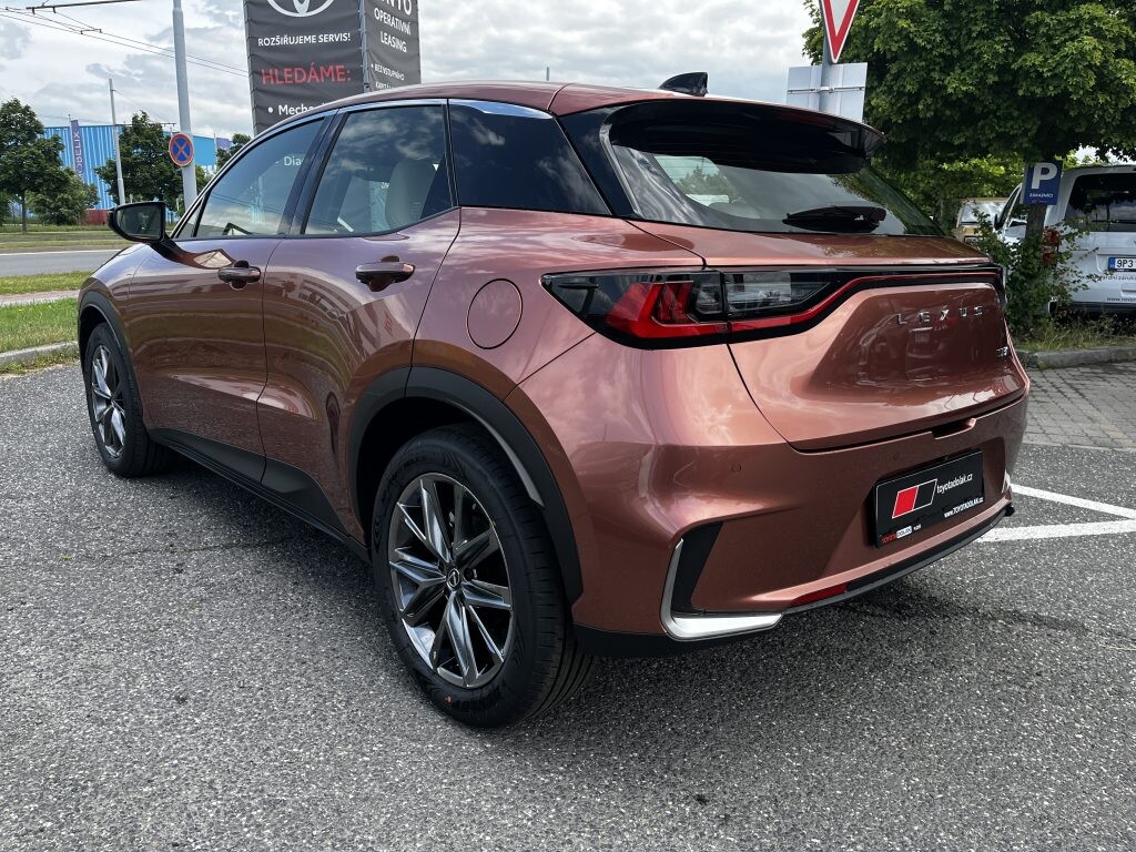 Lexus LBX
