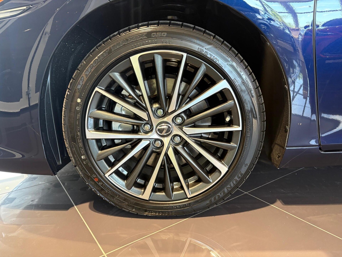Lexus ES