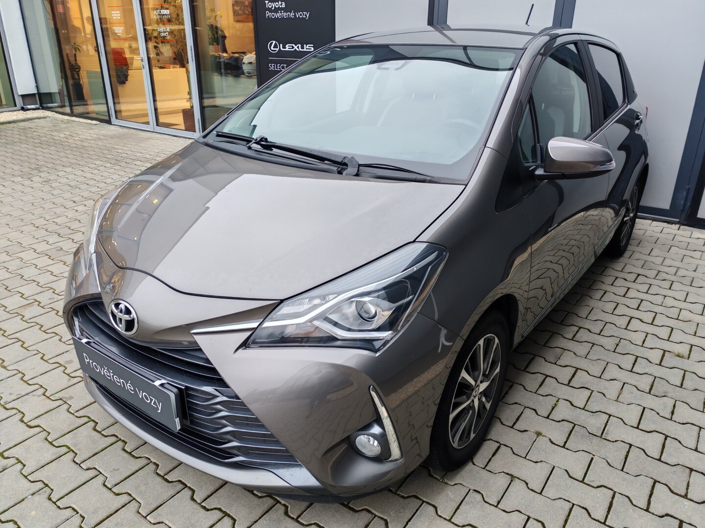 Nabídka Vozu Toyota Yaris 1.5 Benzín 2020 284 900 Kč Auto Eder Karlovy 