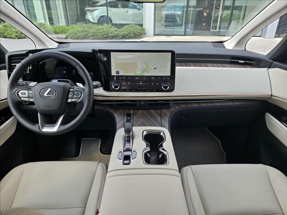 Lexus LM