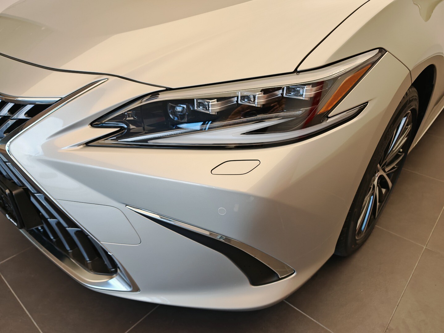 Lexus ES