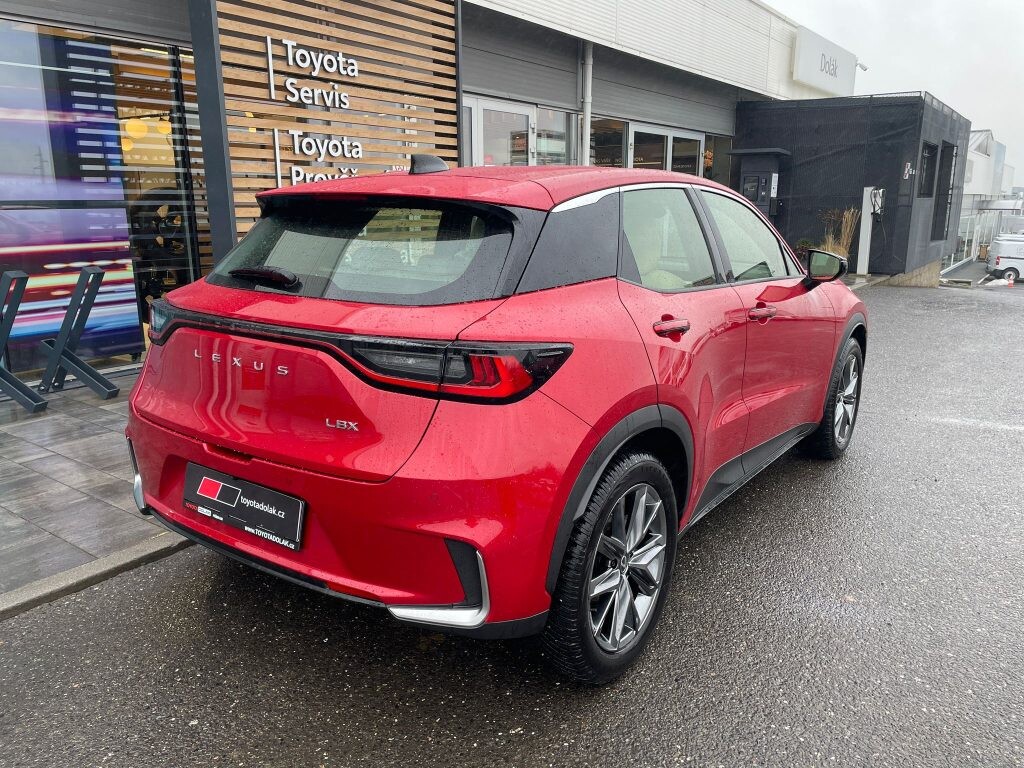 Lexus LBX