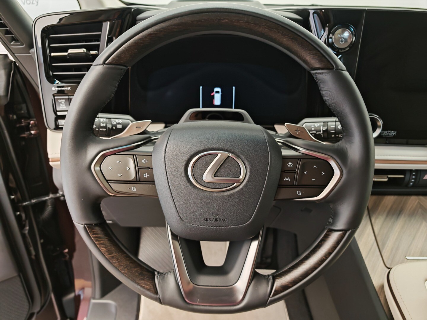Lexus LM