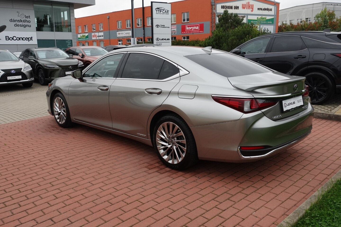 Lexus ES