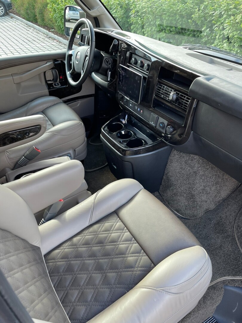 GMC Savana