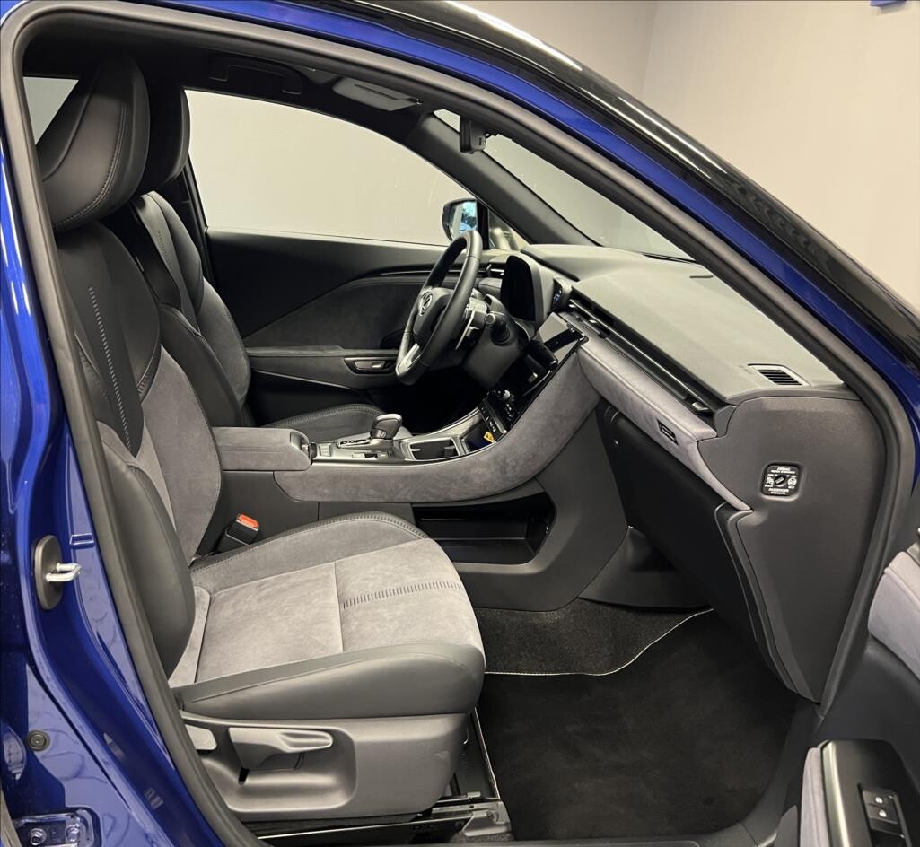 Lexus LBX