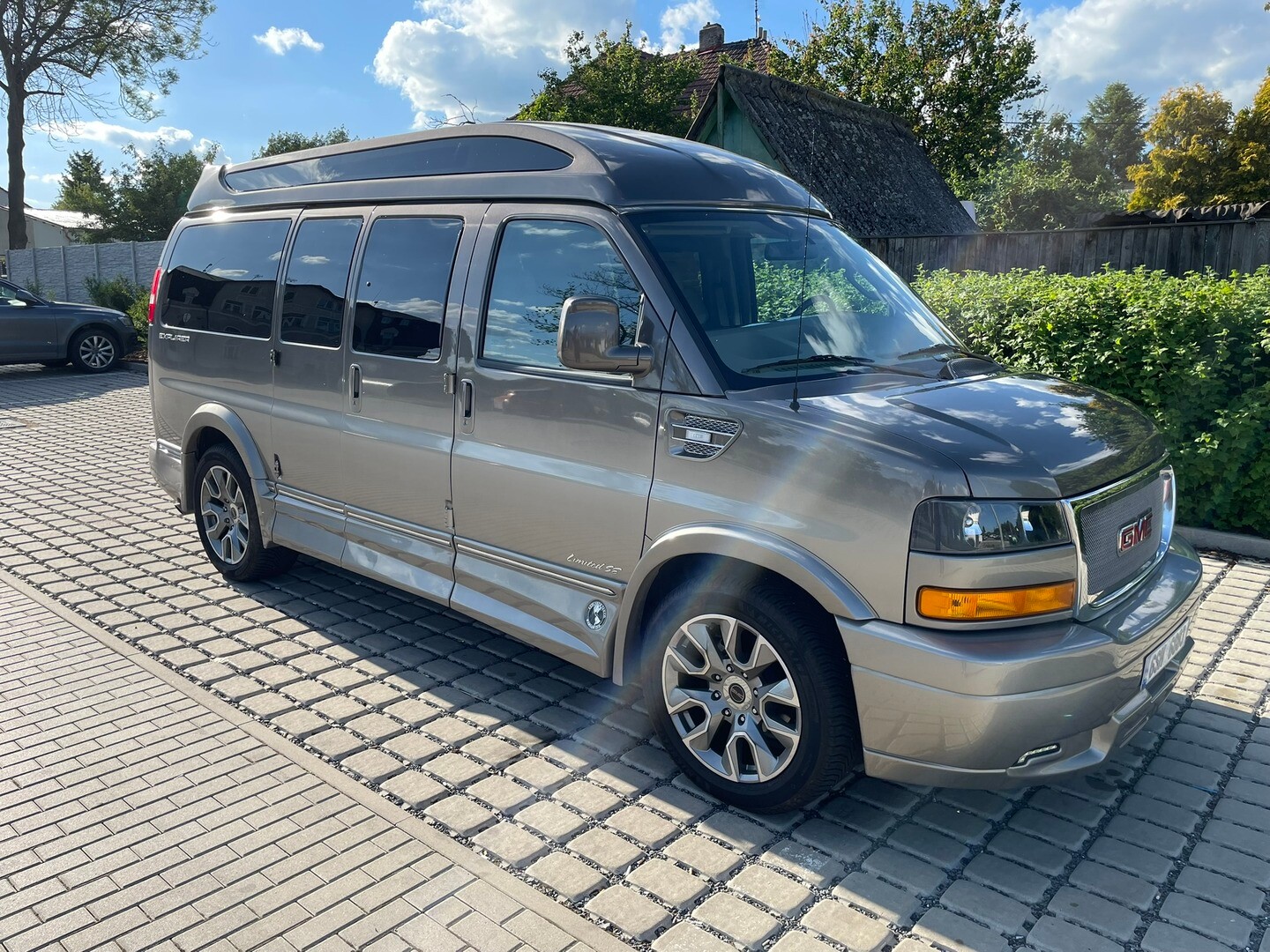 GMC Savana