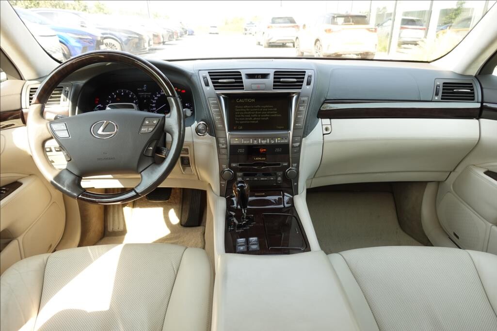 Lexus LS